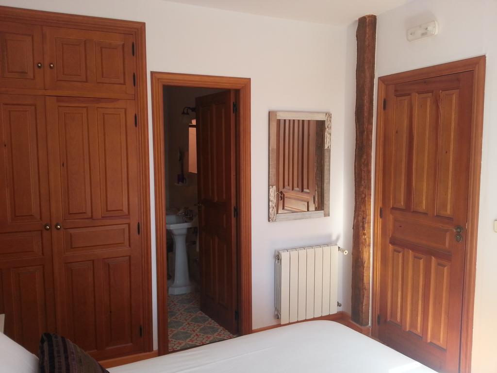 La Casona De Castilnovo - Gay Men Only Guest House Valdesaz Exterior photo