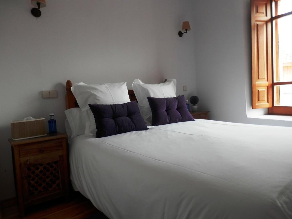 La Casona De Castilnovo - Gay Men Only Guest House Valdesaz Exterior photo